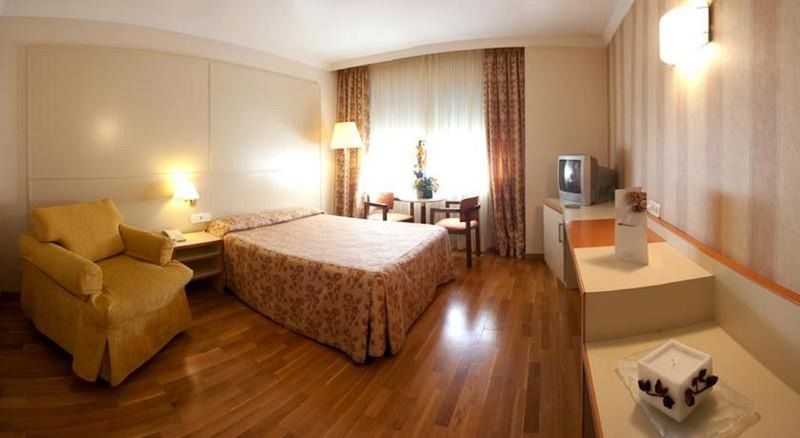 Hotel Urpi Sabadell Exterior photo