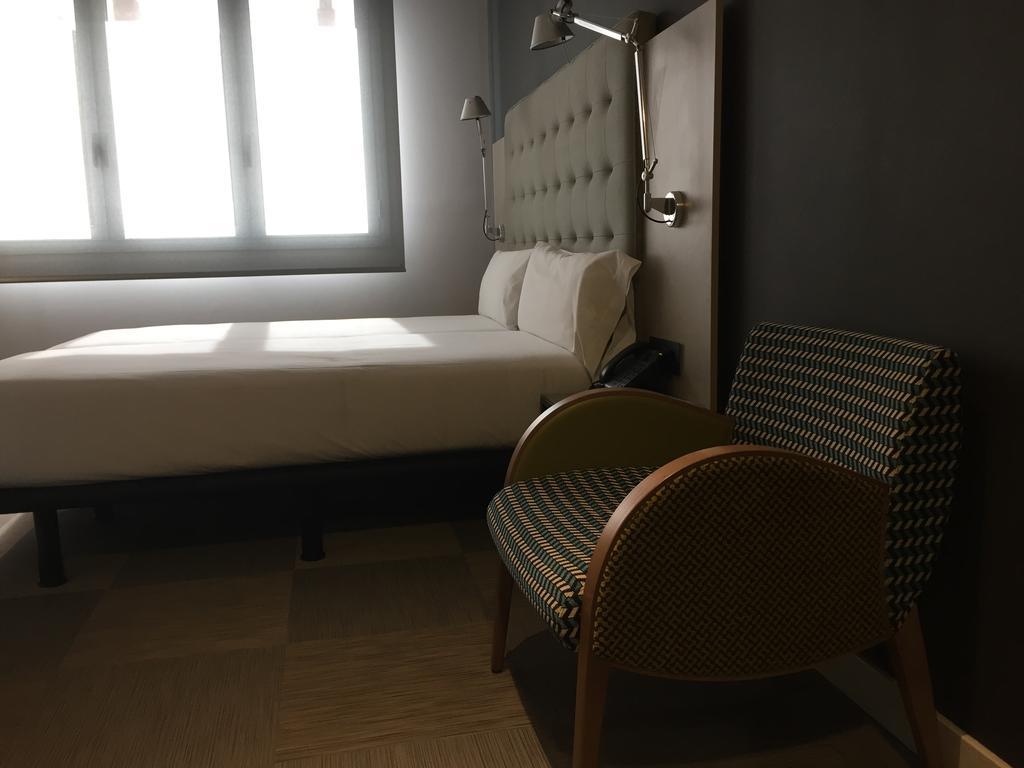 Hotel Urpi Sabadell Exterior photo