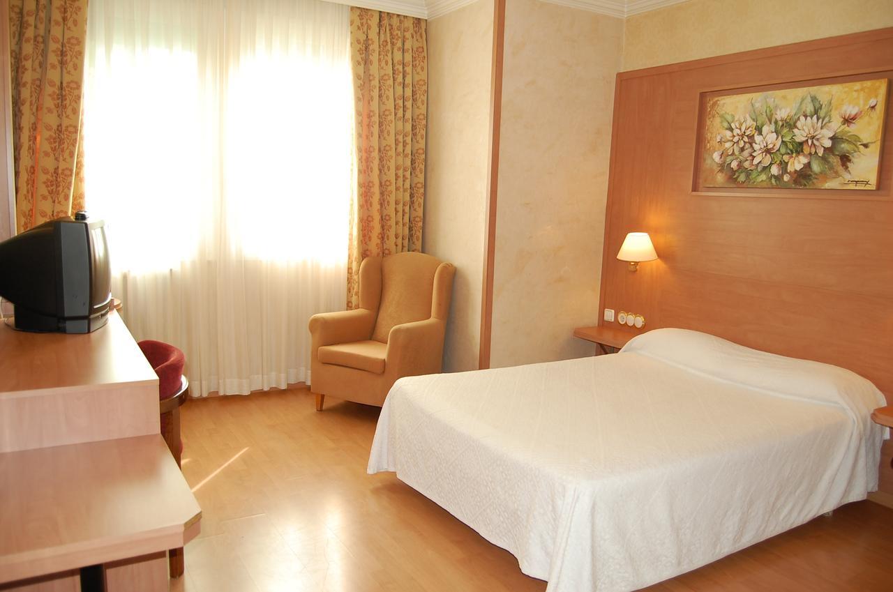 Hotel Urpi Sabadell Exterior photo