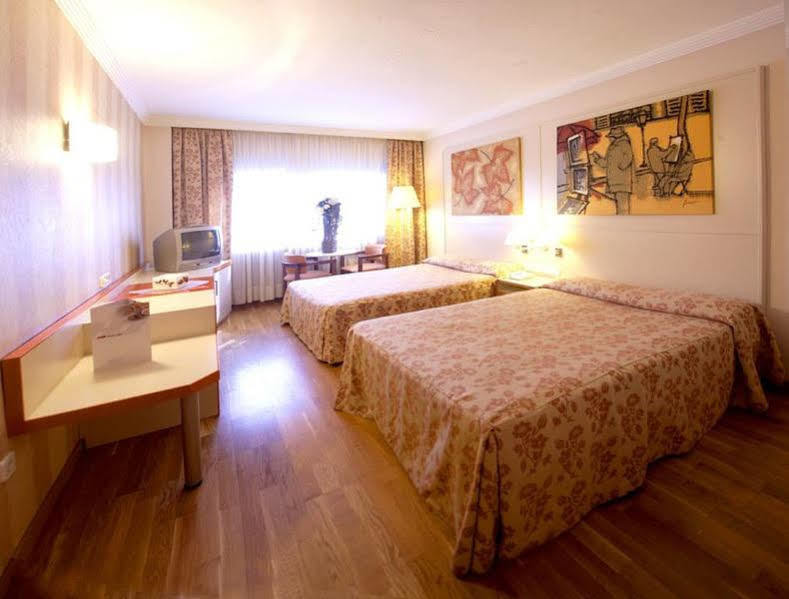 Hotel Urpi Sabadell Exterior photo