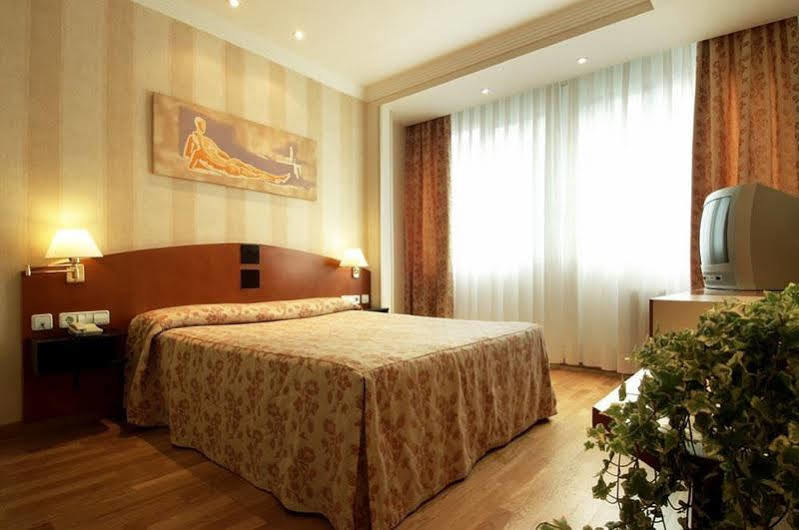 Hotel Urpi Sabadell Exterior photo