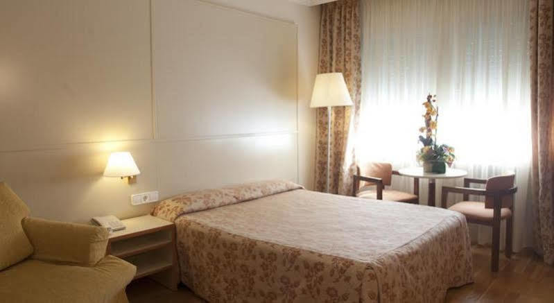 Hotel Urpi Sabadell Exterior photo