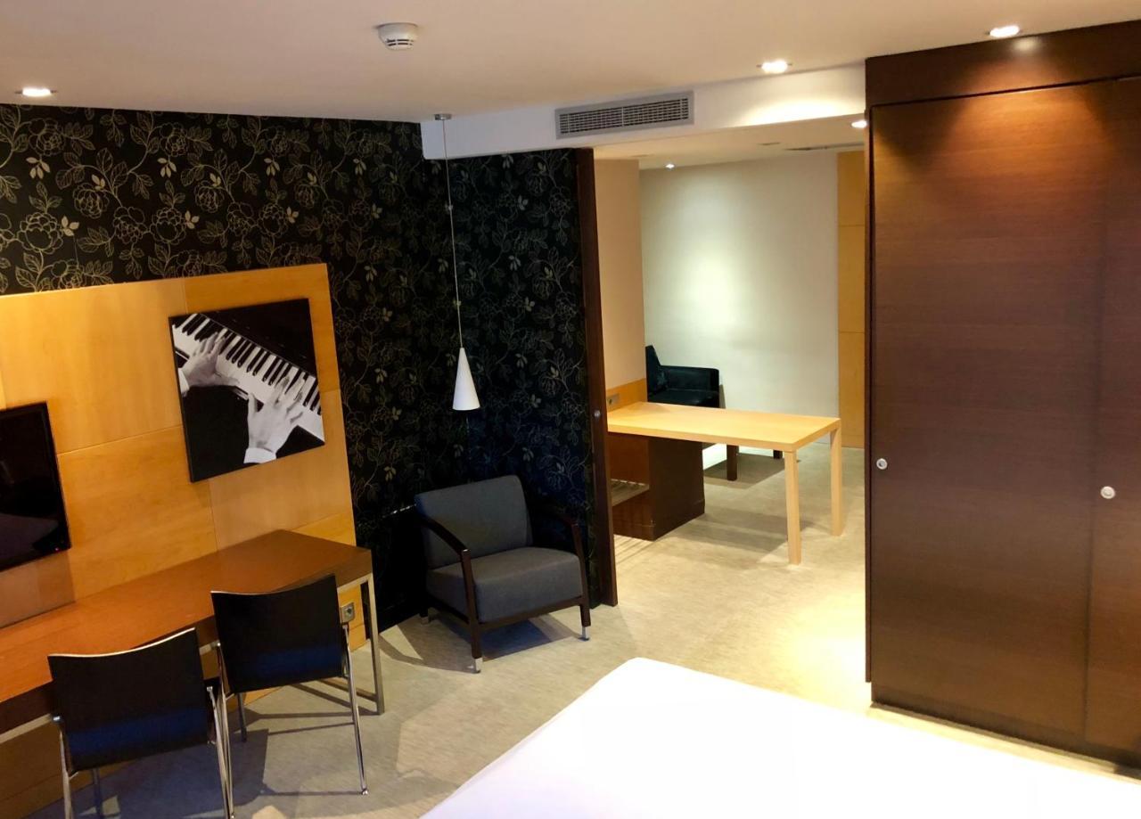 Hotel Urpi Sabadell Exterior photo