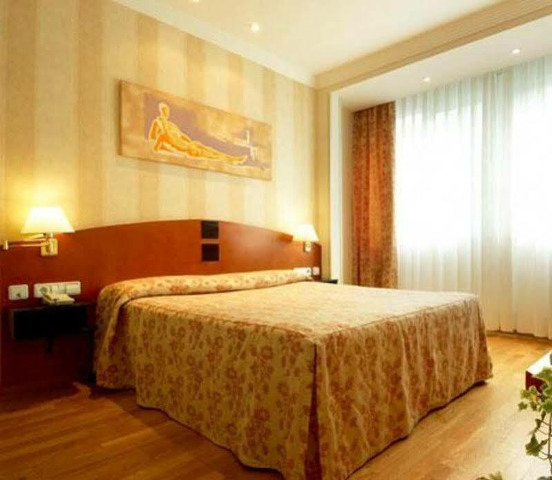 Hotel Urpi Sabadell Exterior photo